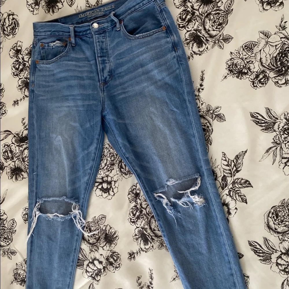 ❗️SOLD ❗️American Eagle girlfriend jeans
